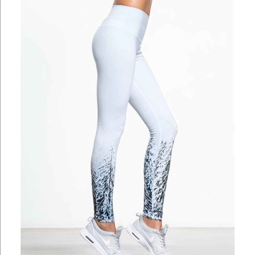 NWOT Alo High-Waist Airbrushed Winter Legging